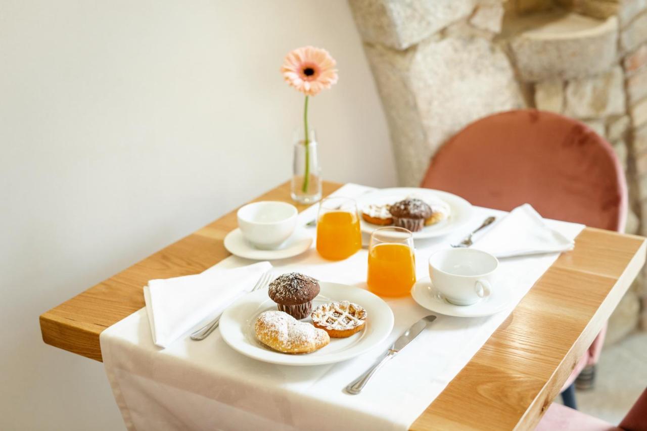 カステル・ディ・サングロ Garni Il Concale Bed & Breakfast エクステリア 写真