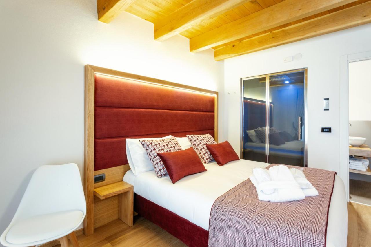 カステル・ディ・サングロ Garni Il Concale Bed & Breakfast エクステリア 写真
